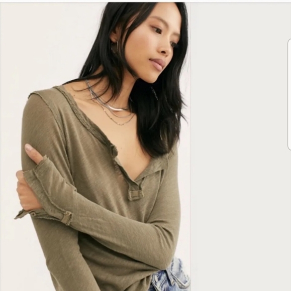 We The Free Other - Free People We the Free Hazy Day Henley Top Tee Split Scoop Neck sz M.